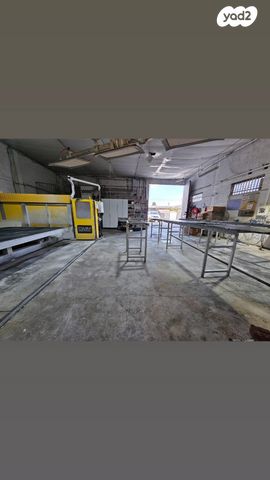 מבני תעשיה, היוזם, קרית ביאליק