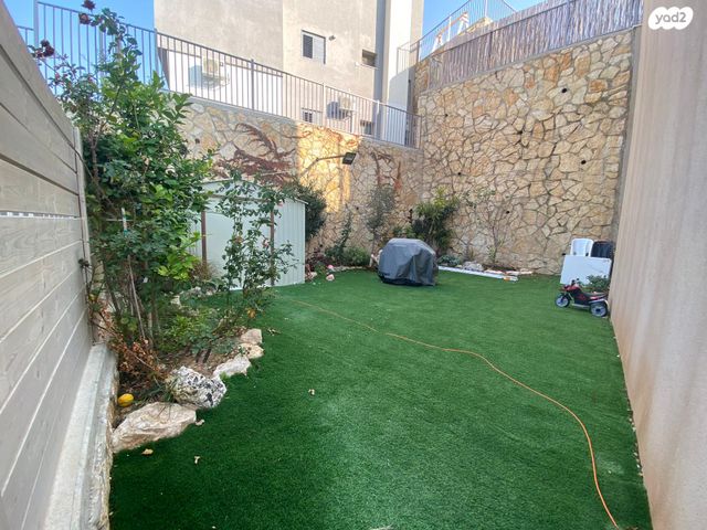 דירת גן, איבי נחל 1, אבני חפץ, אבני חפץ