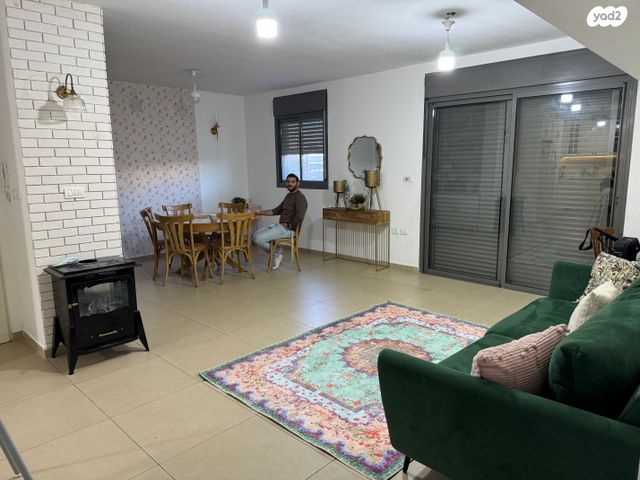 דירת גן, איבי נחל 1, אבני חפץ, אבני חפץ