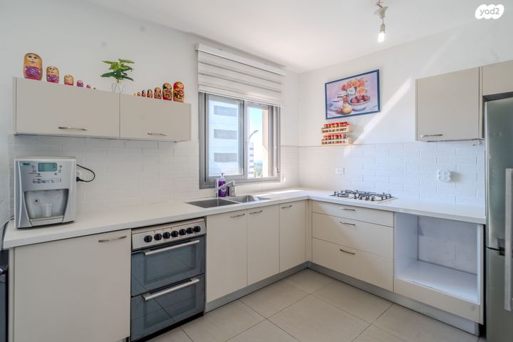 דירה, כלנית 11, הפרחים, חריש