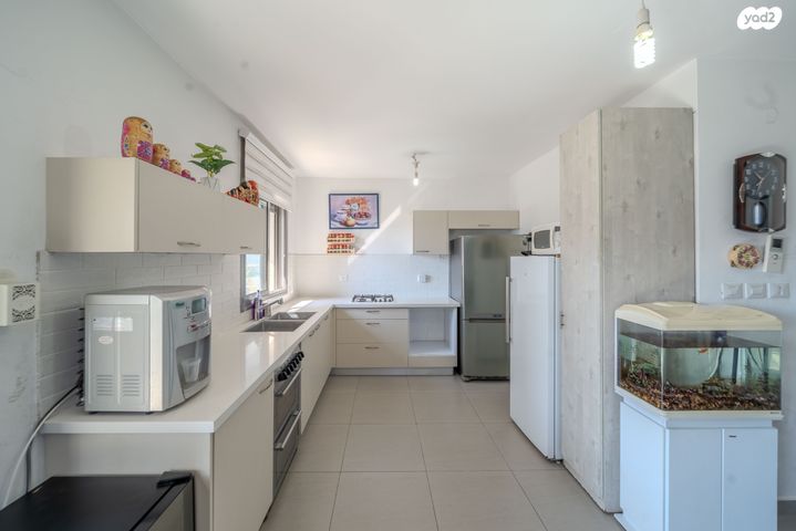 דירה, כלנית 11, הפרחים, חריש