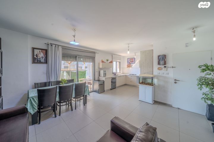 דירה, כלנית 11, הפרחים, חריש