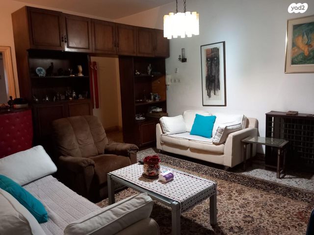 דירת גן, קאעב בן זוהיר, בית חנינא, ירושלים