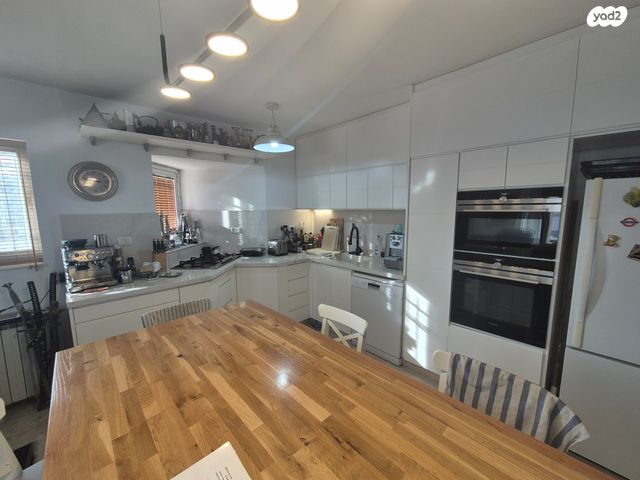 דירה, בן ציון דינור 9, ירושלים