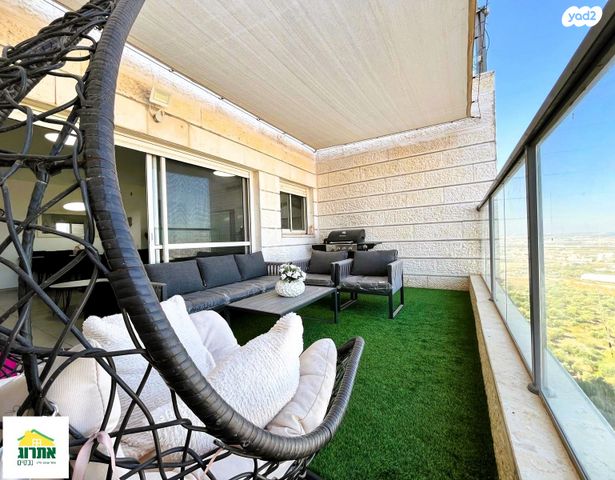 דירה, נחל פולג, צור יצחק