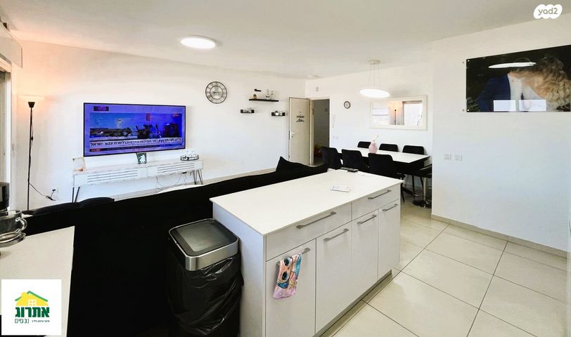 דירה, נחל פולג, צור יצחק