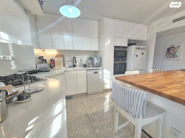 דירה, בן ציון דינור 9, ירושלים