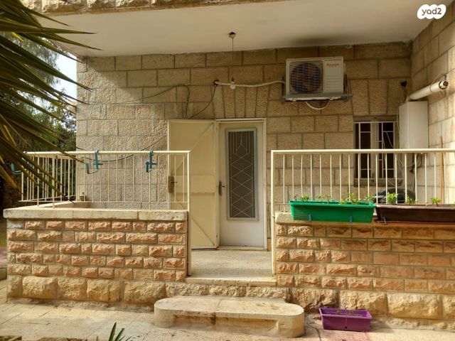 דירת גן, קאעב בן זוהיר, בית חנינא, ירושלים