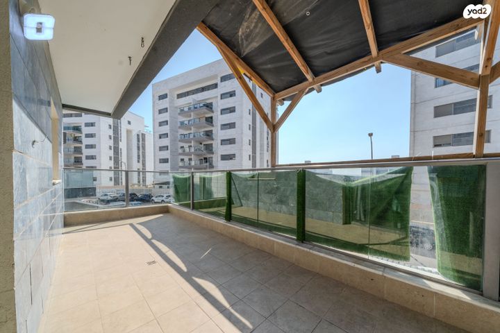 דירה, כלנית 11, הפרחים, חריש