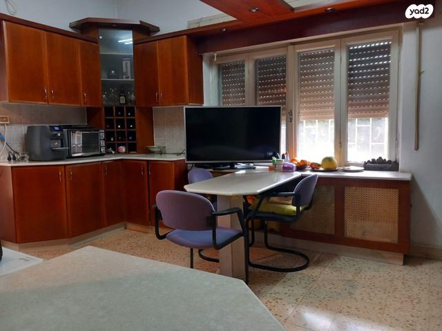 דירת גן, קאעב בן זוהיר, בית חנינא, ירושלים