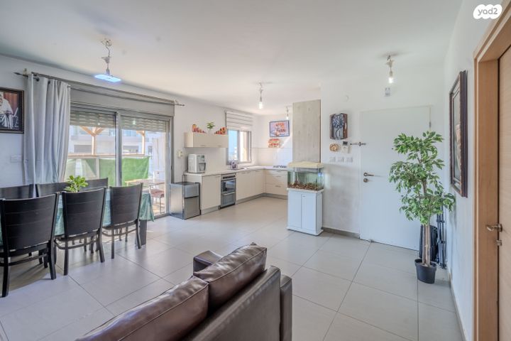 דירה, כלנית 11, הפרחים, חריש