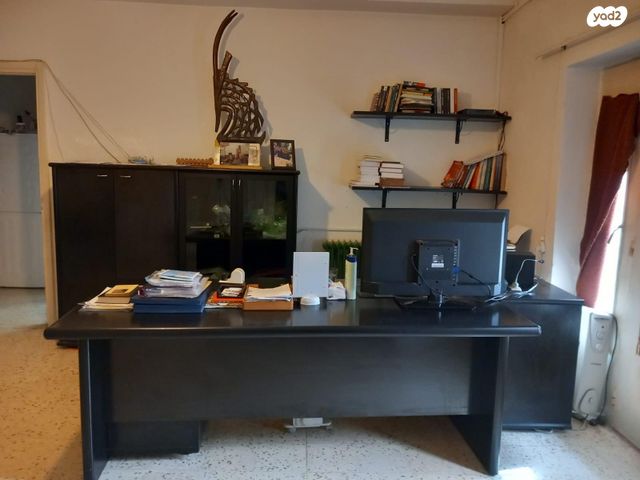 דירת גן, קאעב בן זוהיר, בית חנינא, ירושלים