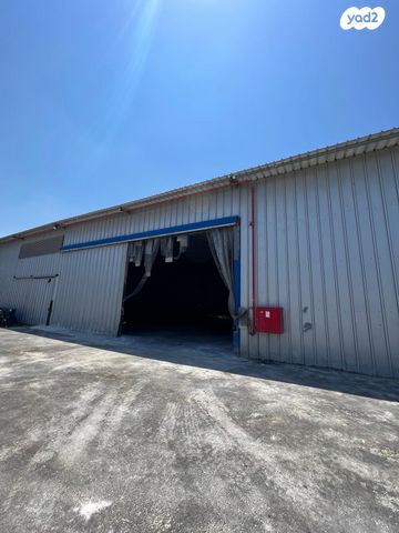 מבני תעשיה, אמונים