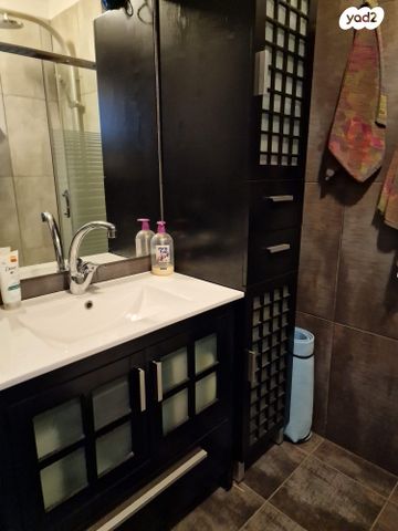 בית פרטי/ קוטג', הרב שמעון יצחק אפריאט 6, קרית מנחם בגין, רמלה