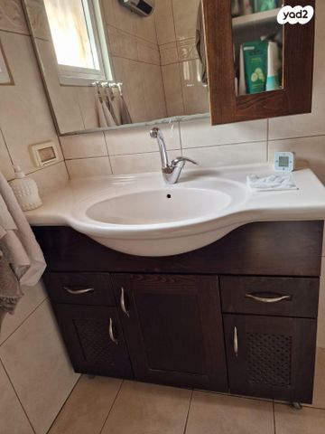 בית פרטי/ קוטג', הרב שמעון יצחק אפריאט 6, קרית מנחם בגין, רמלה