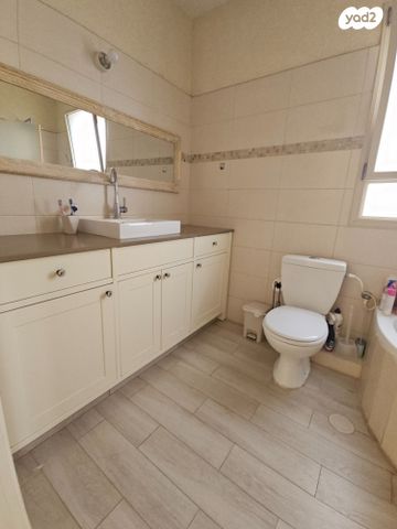 דו משפחתי, בר לב, מזכרת בתיה