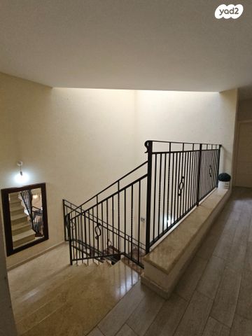 דו משפחתי, בר לב, מזכרת בתיה