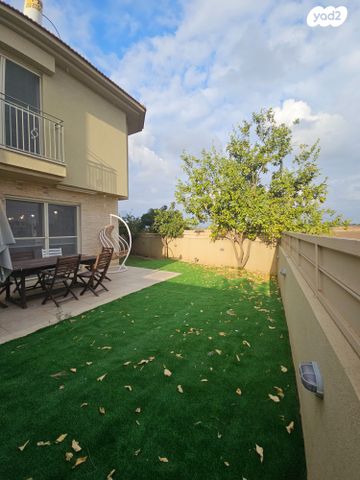 דו משפחתי, בר לב, מזכרת בתיה