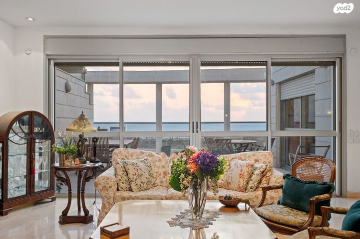 גג/ פנטהאוז, הגוש הגדול, רמת אביב החדשה, נופי ים, תל אביב יפו