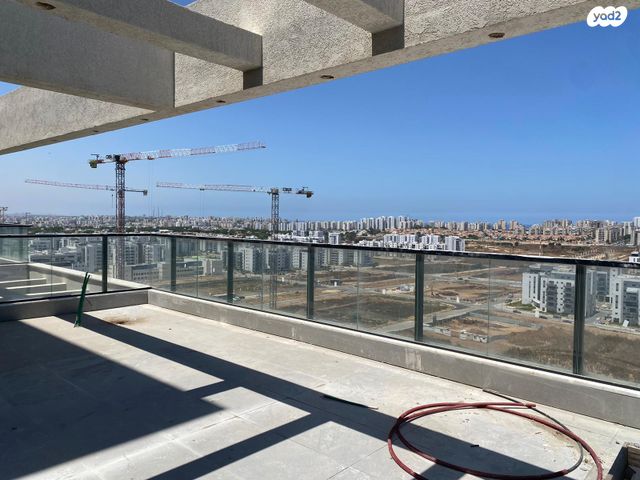 גג/ פנטהאוז, היוצרים, עיר היין, אשקלון