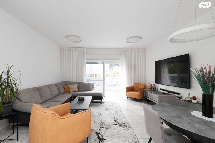 טריפלקס, הבריגדה היהודית, נתניה