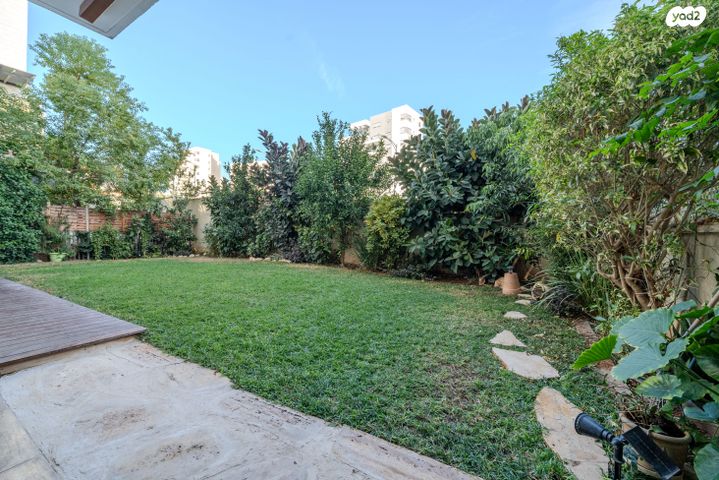 דירת גן, נרקיס 17, הפרחים, חריש