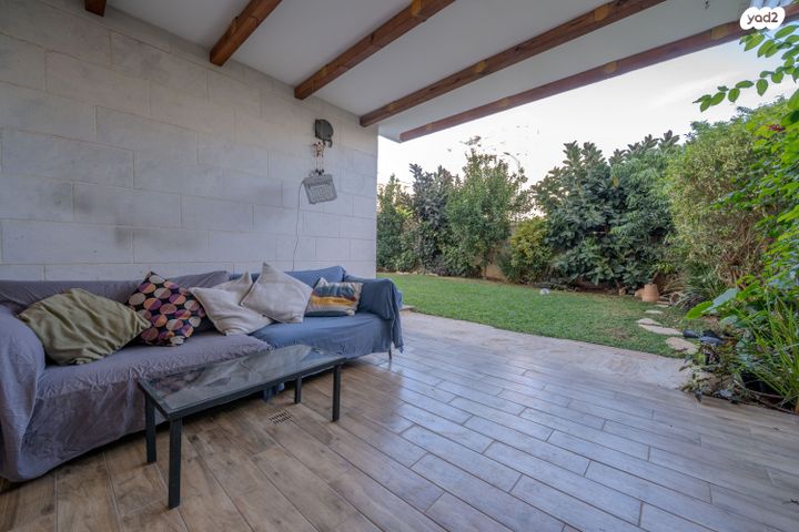 דירת גן, נרקיס 17, הפרחים, חריש