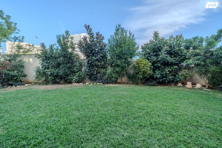 דירת גן, נרקיס 17, הפרחים, חריש