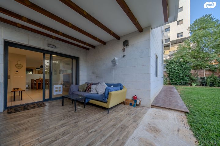 דירת גן, נרקיס 17, הפרחים, חריש