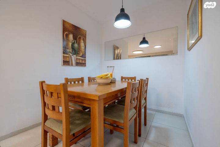 דירת גן, נרקיס 17, הפרחים, חריש