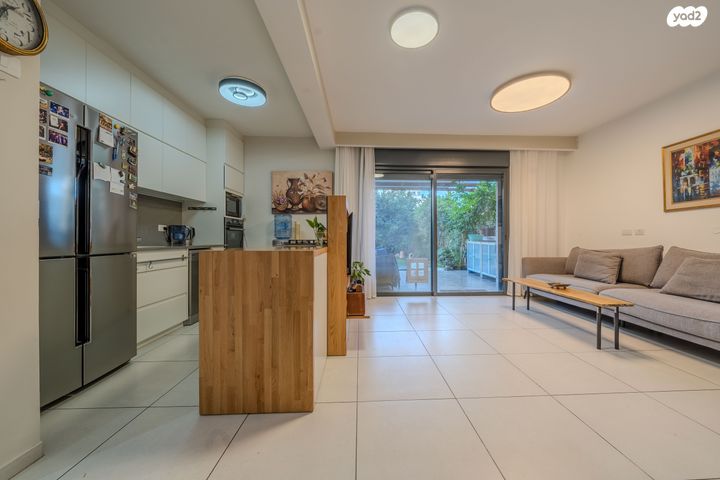 דירת גן, נרקיס 17, הפרחים, חריש