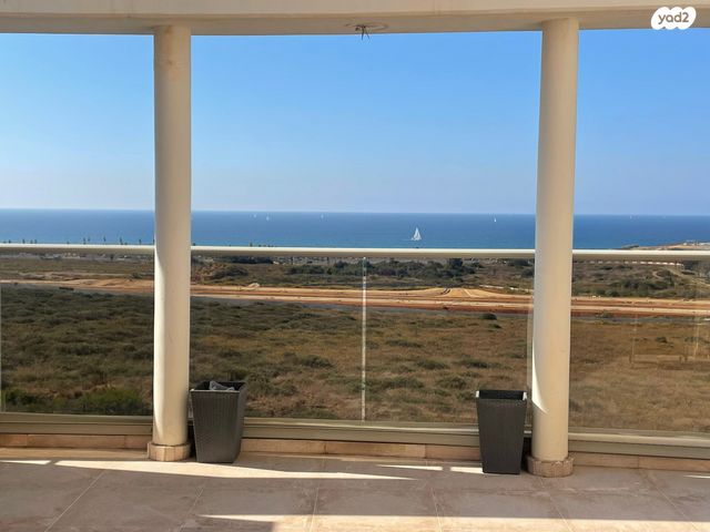 גג/ פנטהאוז, הגוש הגדול, רמת אביב החדשה, נופי ים, תל אביב יפו