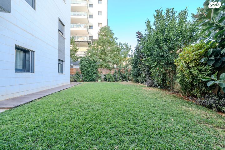 דירת גן, נרקיס 17, הפרחים, חריש