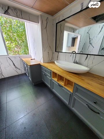 דירה, אמנון ותמר 12, מרום נווה, רמת יצחק, רמת גן