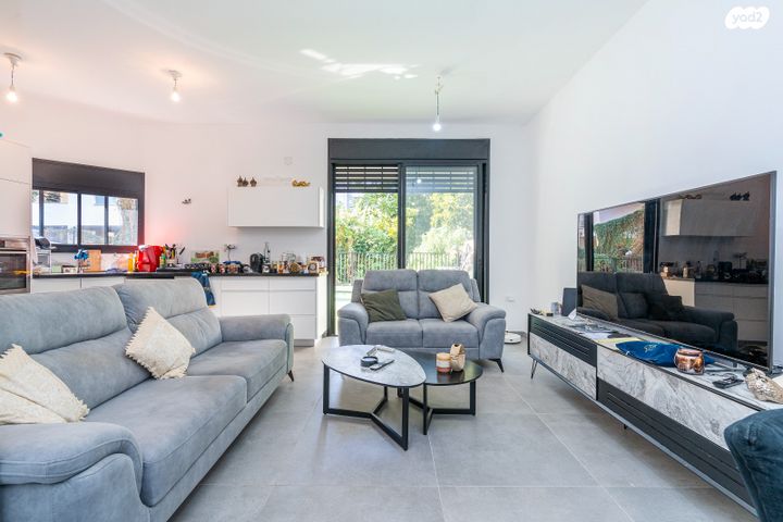 דירת גן, ירושלים, מרכז העיר, חדרה