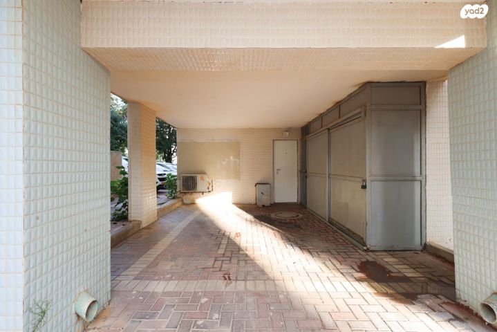 טריפלקס, הבריגדה היהודית, נתניה