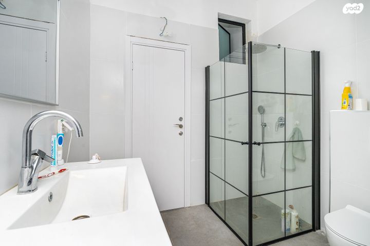 דירת גן, ירושלים, מרכז העיר, חדרה