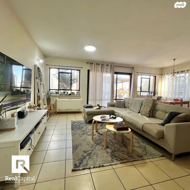 דו משפחתי, פולג, יובלים, אלפי מנשה