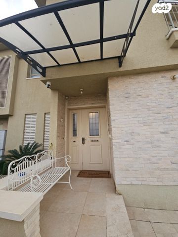 דו משפחתי, בר לב, מזכרת בתיה