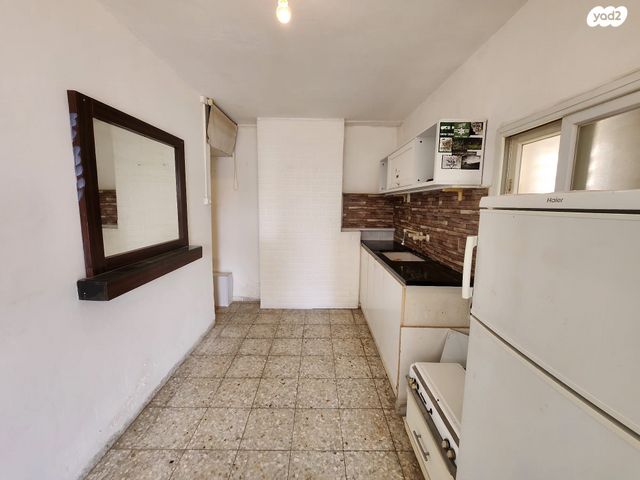 דירה, גיורא יוספטל, גיורא, טירת כרמל