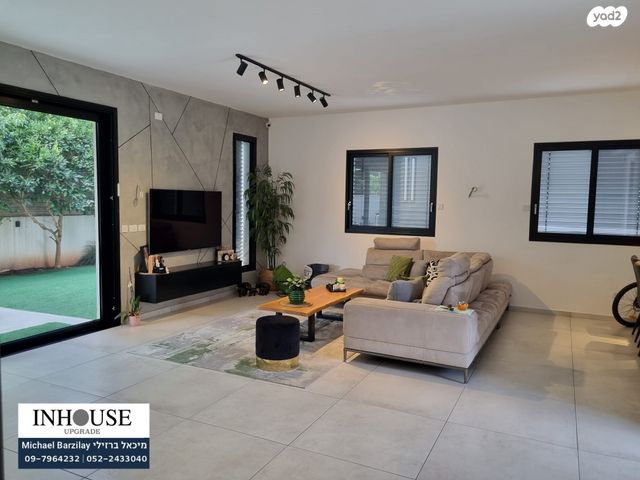 דו משפחתי, תל מונד