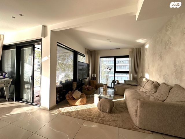 ניסים אלוני 