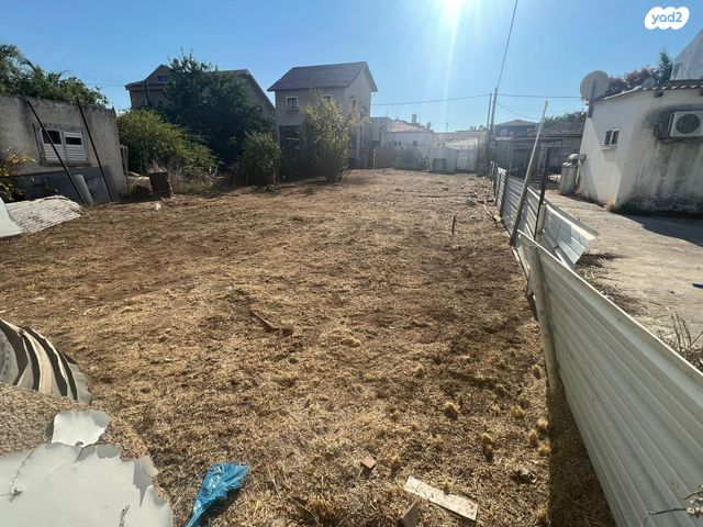 מגרשים, אברהם מרק, נאות גנים, נתניה