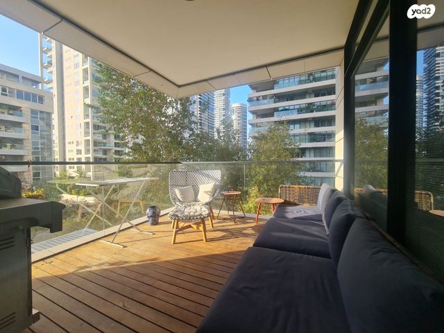 דירה, ניסים אלוני, צמרות איילון, פארק צמרת, תל אביב יפו