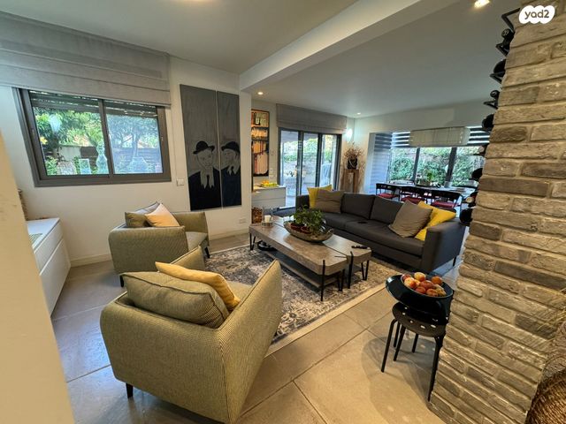 דירת גן, הרצליה