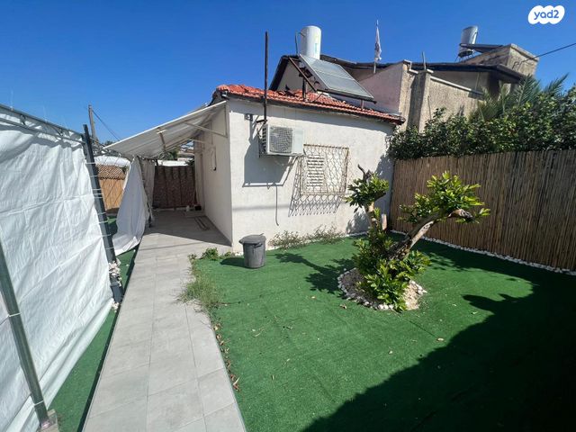 מגרשים, אברהם מרק, נאות גנים, נתניה