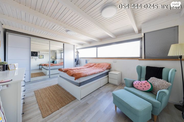 דו משפחתי, אלפי מנשה