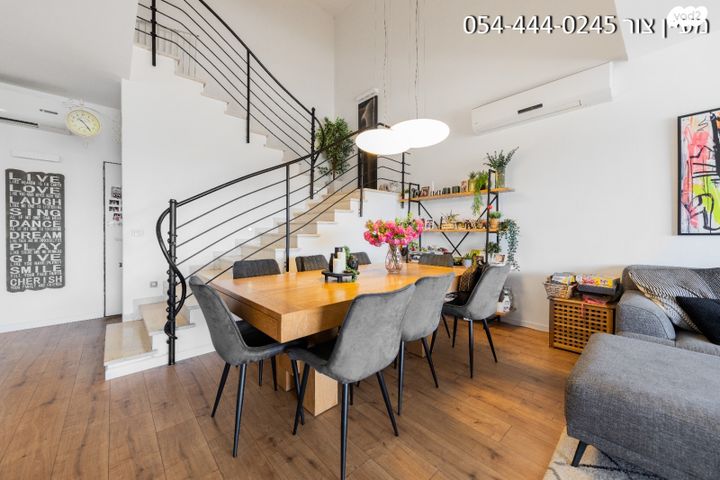 דו משפחתי, אלפי מנשה