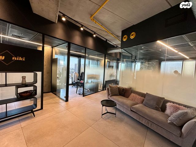 משרדים, דרך מנחם בגין 156, תל אביב יפו