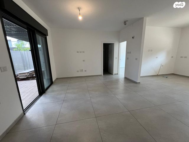 דירת גן, דרך משה דיין 34, כפיר, נווה כפיר, תל אביב יפו